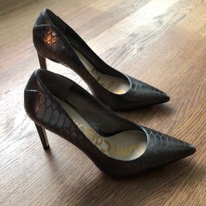Sam Edelman embossed gunmetal pumps